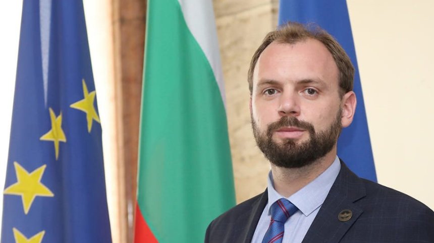 Съветникът на Тагарев: Детето ми разби челото си, за 3 часа минахме през 4 кабинета