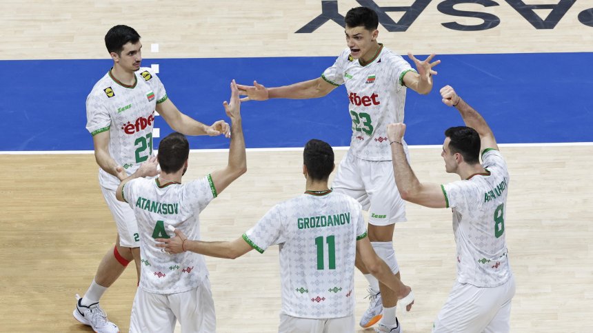 България е волейбол: Столичани гледат финала на Световното на пл. "Св. Александър Невски"