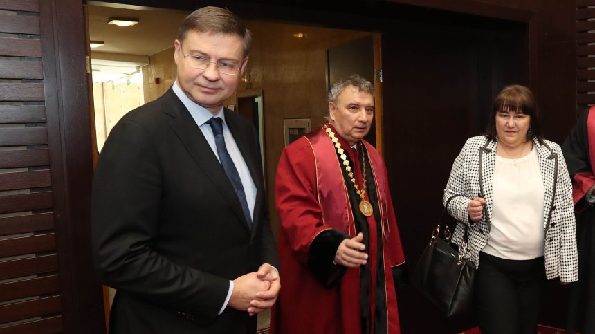 Еврозоната отново ни избяга във времето, ЕК призова да не губим кураж