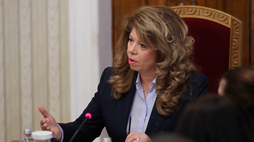 Йотова разкритикува домовата книга, припомни какво направи Радев