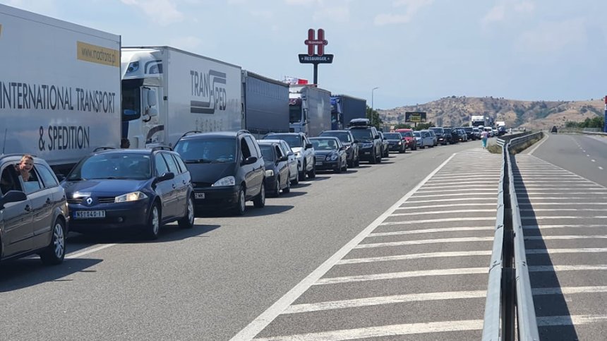 Опашката на "Кулата" не помръдва, пътуването до Гърция излиза 10 часа