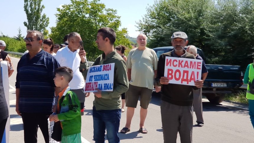 Вадят от резерва бутилирана вода за Омуртаг и село Великденче