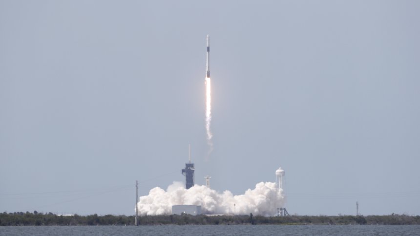 Астронавтите от SpaceX се връщат на Земята в началото на август