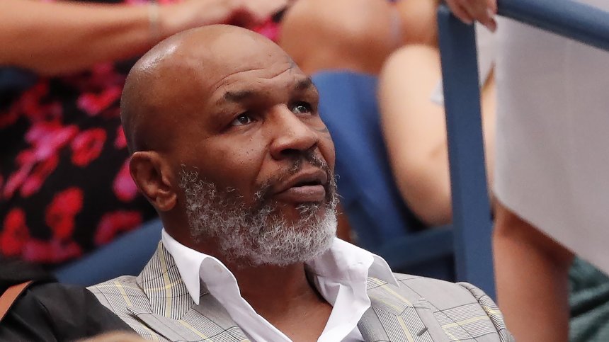 Майк Тайсън демонстрира мощни удари от миналото (+Видео)