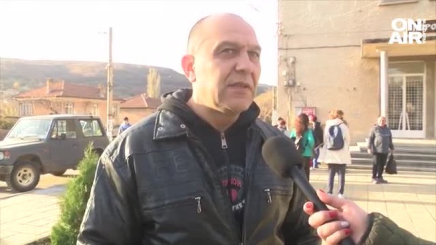 След снежния капан: Доброволци от Самоводене почистиха улиците от паднали дървета