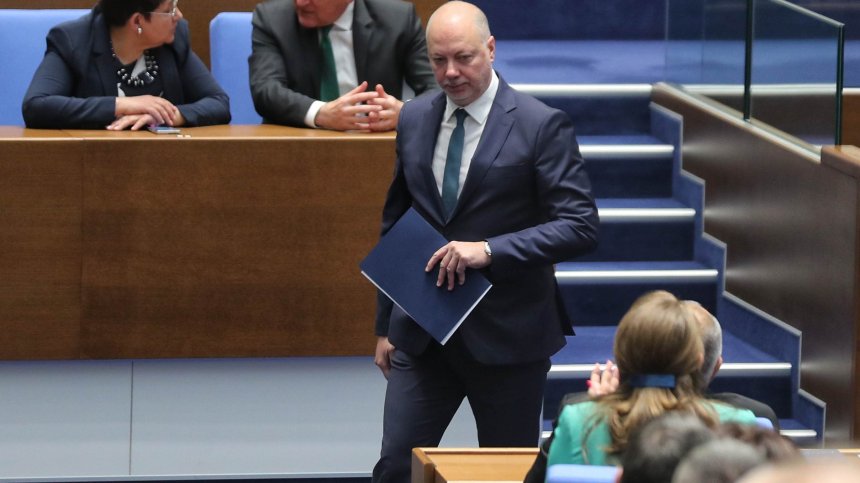 Ще падне ли правителството след протестите и вота на недоверие?