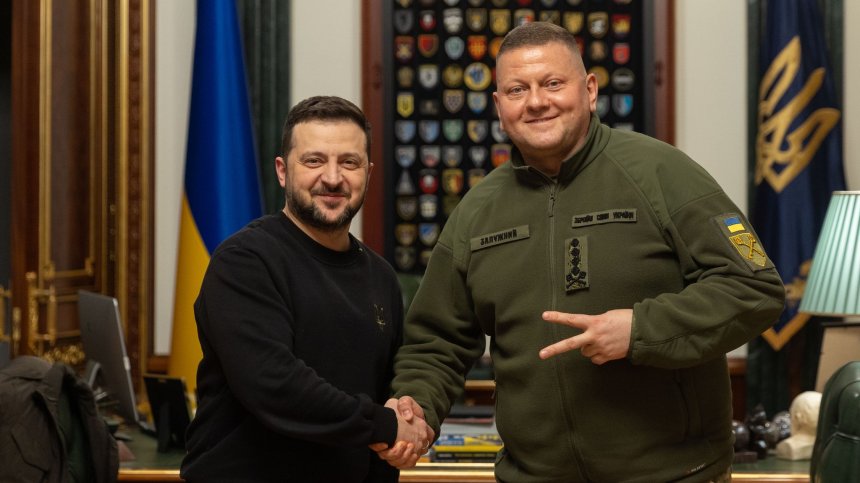 Първо го смени, после го награди: Зеленски връчи "Златна звезда" на Залужни