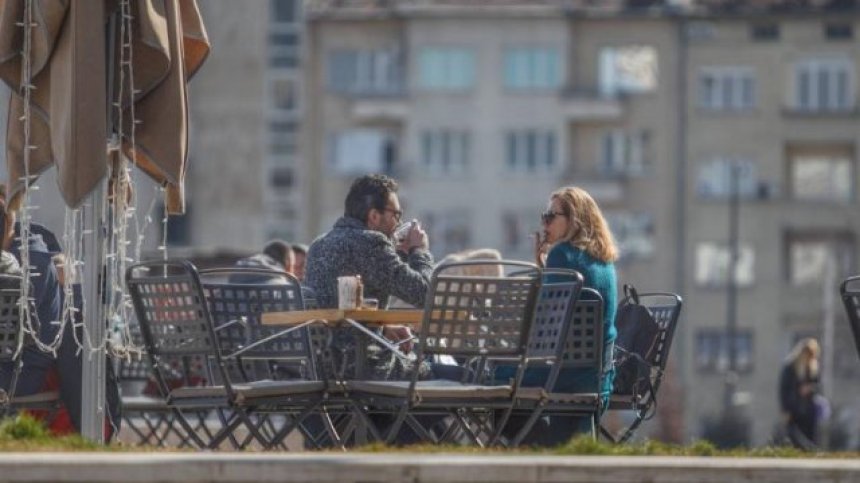 Населението на България продължава да се стопява и състарява