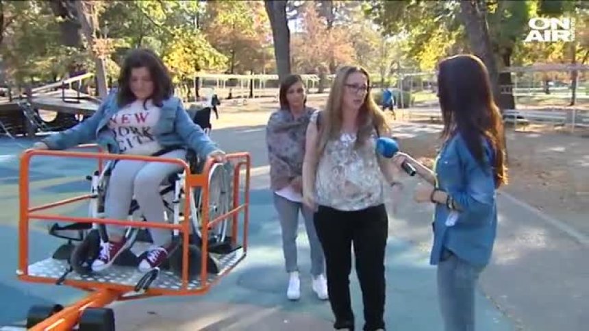 Вандали потрошиха люлка за деца със специални потребности