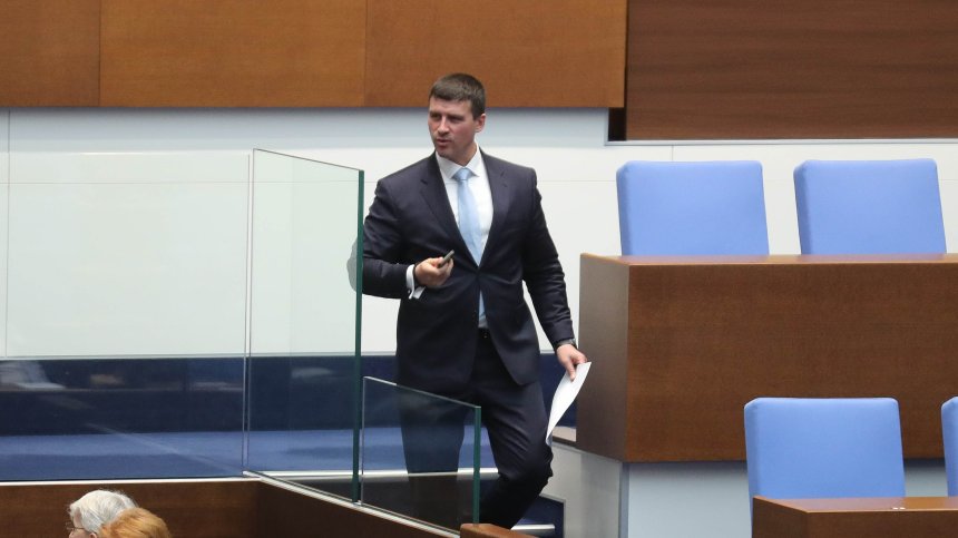 Ивелин Михайлов си назначи съветник по отбраната - Мустафа Емин