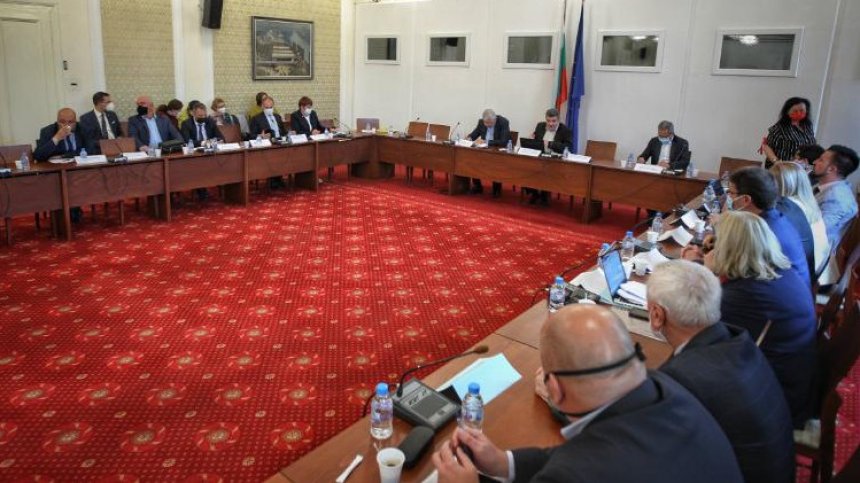 Бюджетната комисия обсъжда извънредно пенсиите и парите за Здравната каса