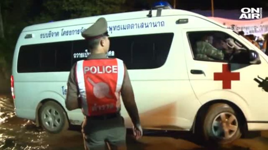 Започна поетапното спасяване на бедстващите в пещера в Тайланд
