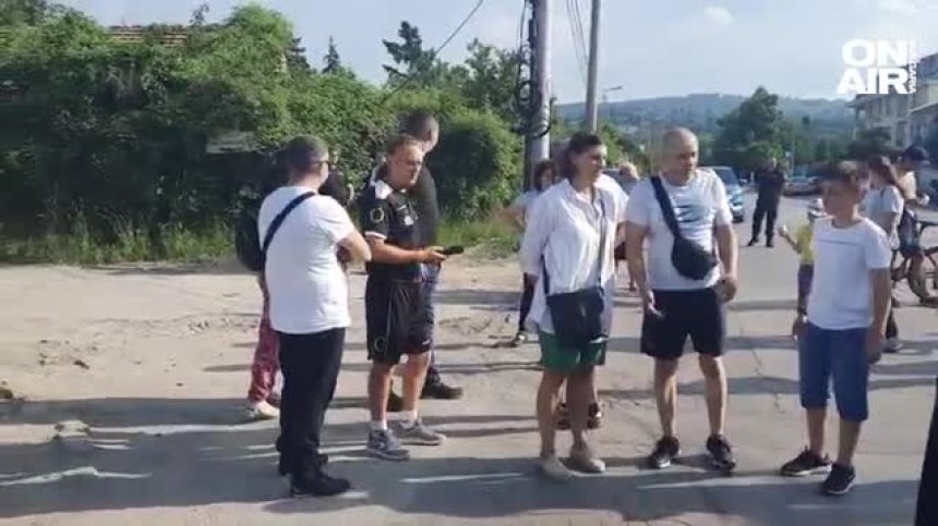 Блокирано е движението по бул. "Самоковско шосе" заради протест