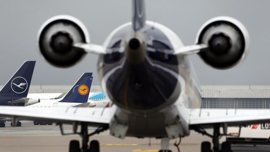 Германия обмисля драстични мерки и намаляване на полетите почти до нула