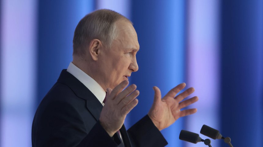Черни билбордове към руснаците за речта на Путин: "Гледайте и слушайте"