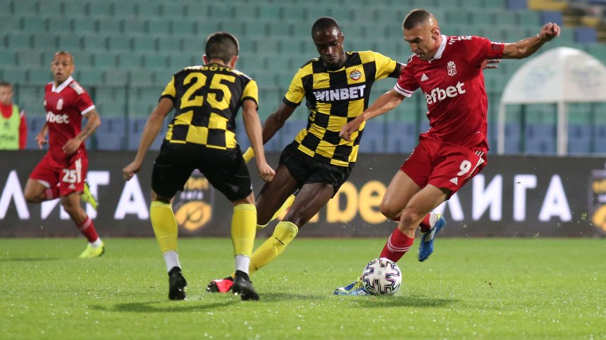 "Ботев" (Пд) е пред фалит, дълговете са за милиони