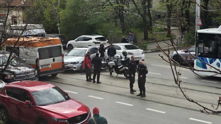 Моторизиран полицай пострада в катастрофа в София 