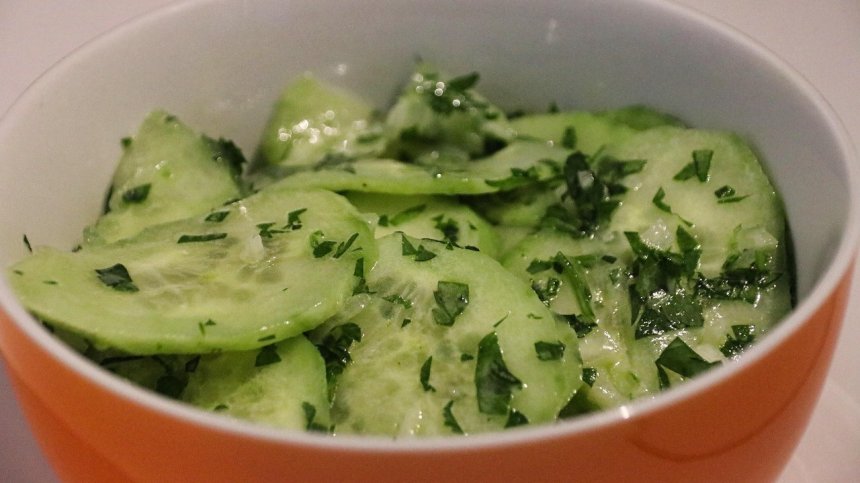 Рецепта за салата с краставици и майонезен дресинг