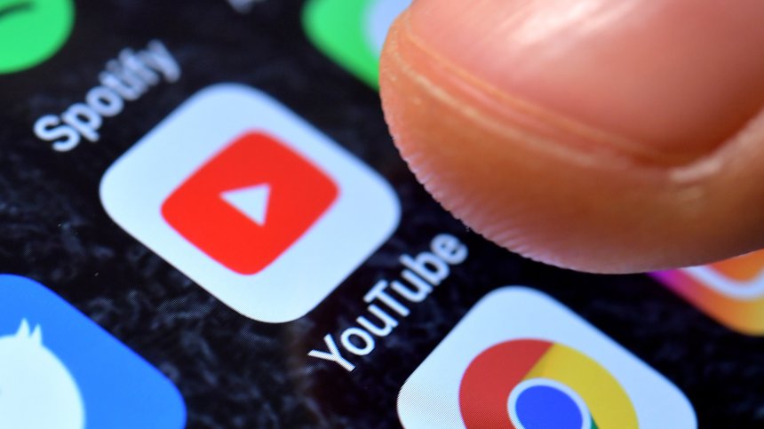 YouTube плаща $100 млн., за да популяризира своя конкурент на TikTok