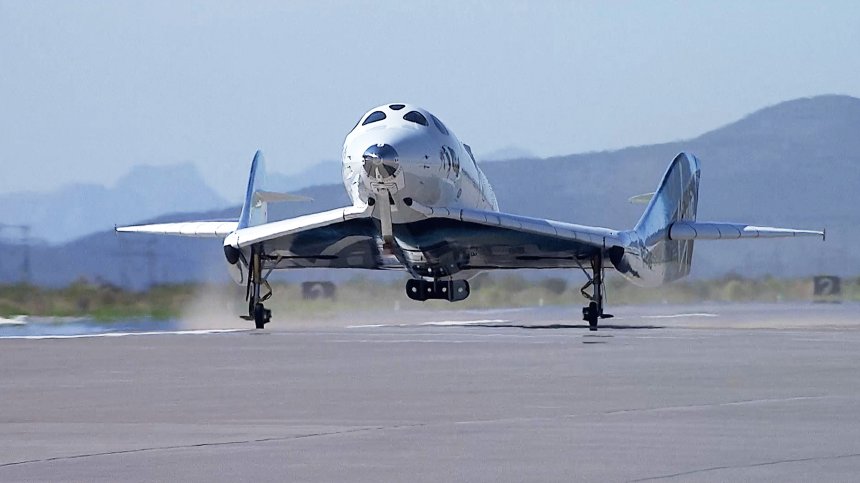 До ръба на Космоса: "Върджин Галактик" осъществи първия си полет за търговски цели