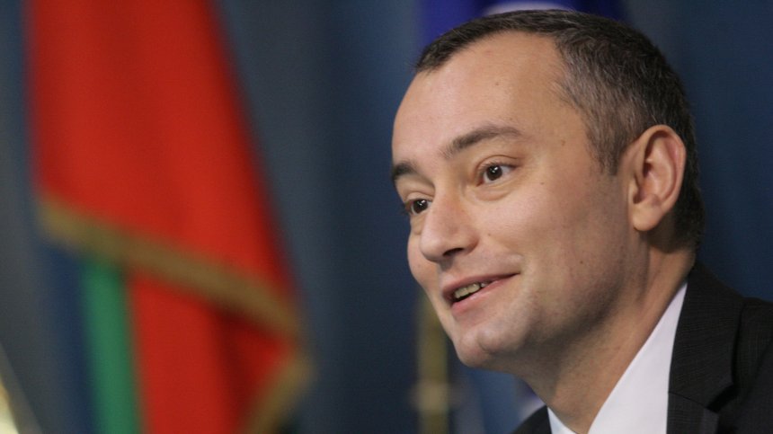 Фирмата на Младенов е регистрирана на Сейшелите, какво друго показват документите?