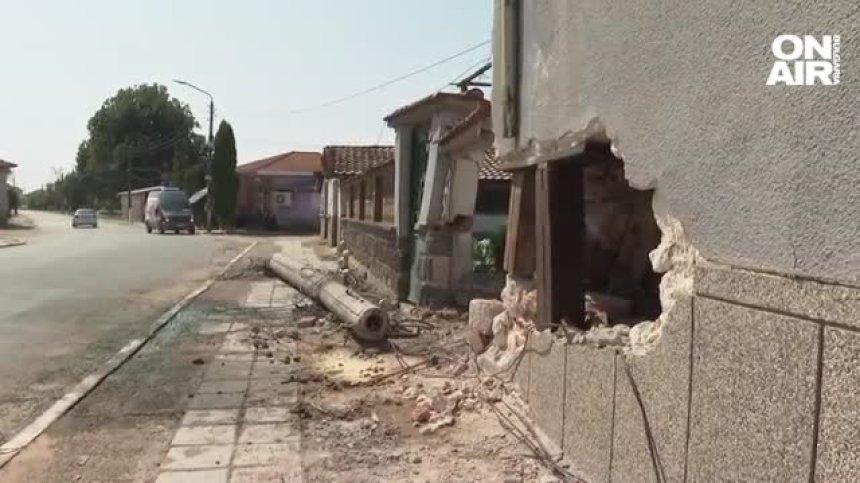 Трактор се блъсна и разруши къща в пловдивско