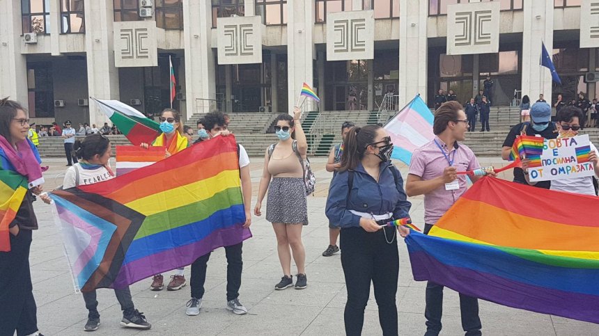 Прайдът в Бургас се превърна в арена на вербална агресия и напрежение 
