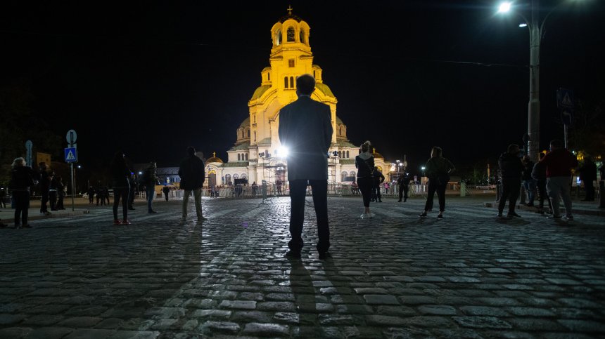 Посрещнахме Великден при строги мерки, службите бяха изнесени извън храмовете