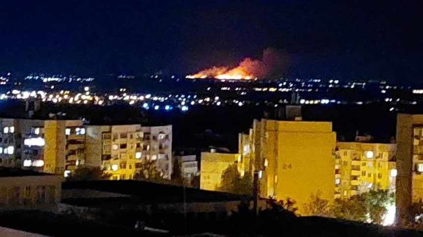 Пожар гори в Рудник 2 на "Мини Марица-изток", гасенето му е затруднено