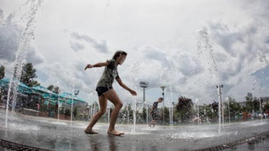 Жълт код за опасни жеги в 21 области, в останалите - гръмотевични бури