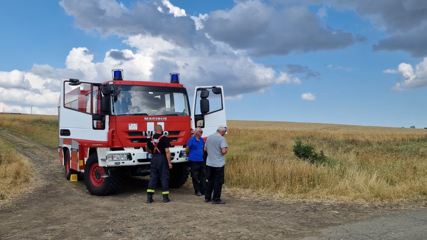 Голям пожар в Шуменско, четири пожарни потушават пламъците