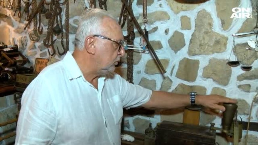 Кметът на Арбанаси се оказа запален колекционер на кантари