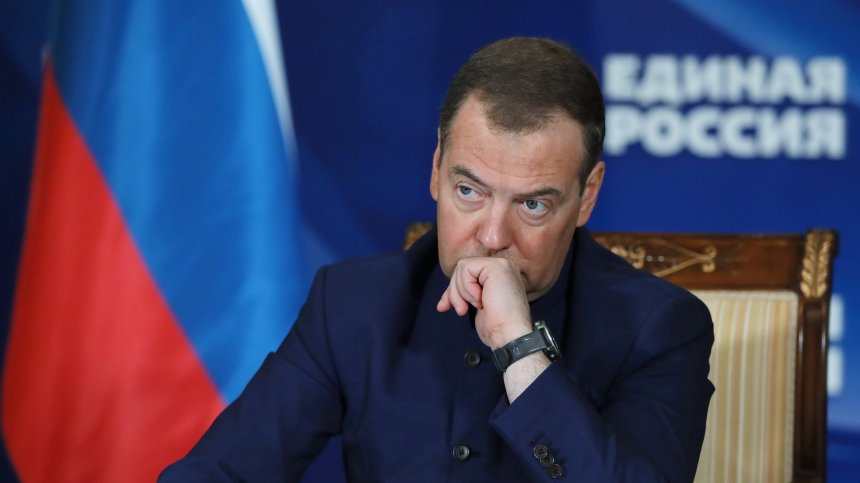 Медведев за Байдън: Може да започне Трета световна война поради разсейване