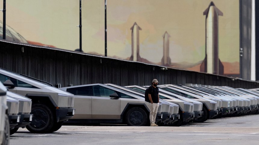 Заводите на Tesla не спират да генерират нова продукция (СНИМКИ)