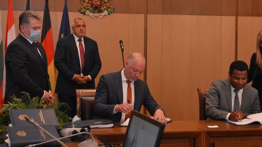 Подписаха концесията на летище София в присъствието на Борисов