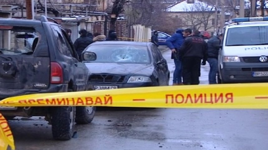 Напрежение в Мездра: Близки на убитото дете успели да пробият полицейската охрана