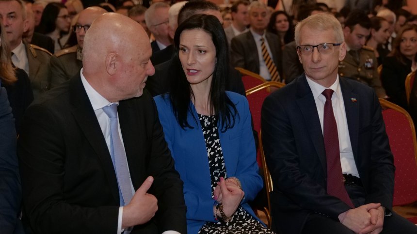 Мария Габриел: Не е от полза за държавата да има безвремие, но и не трябва да се претупват нещата