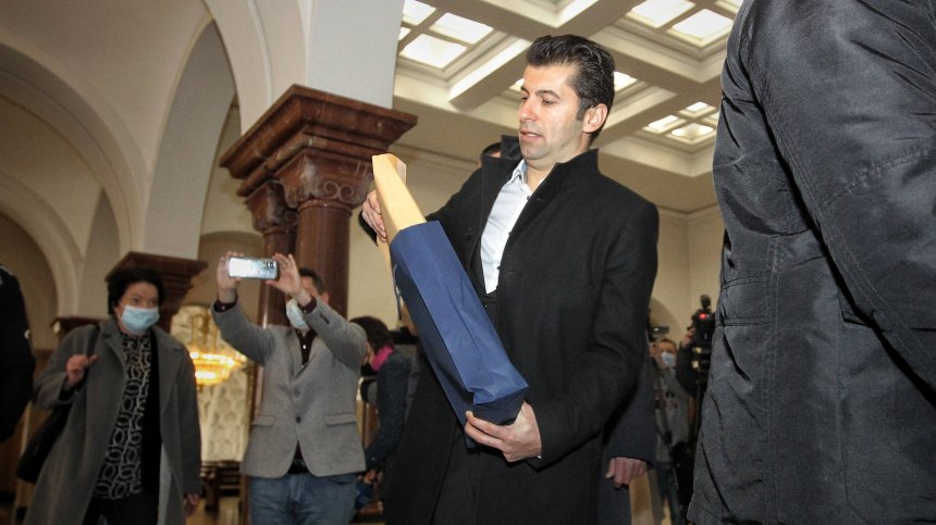 Кирил Петков донесе в прокуратурата списък с 19 имена от крими контингента