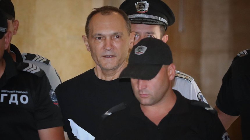 Втори ден разпитват Божков за "такса спокойствие" от 60 млн. лв.