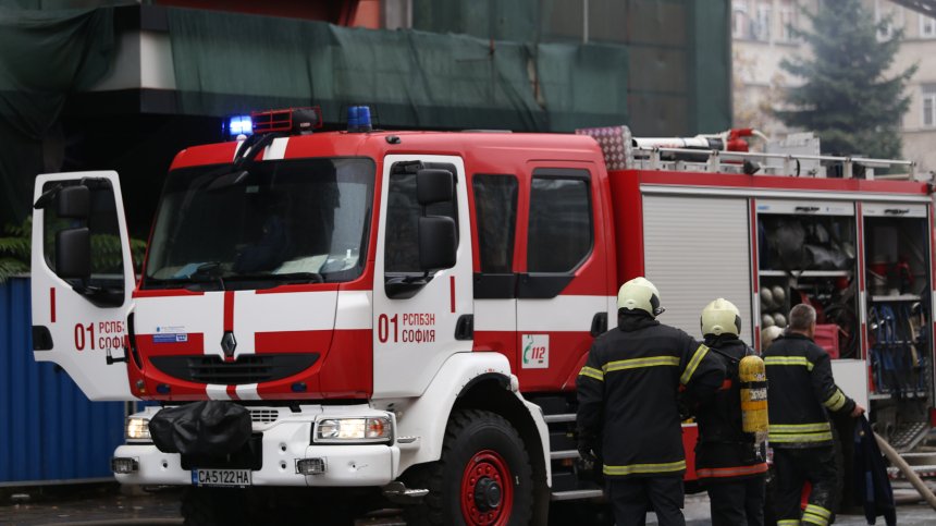 Гори хотел на бул. "Христо Ботев" в София