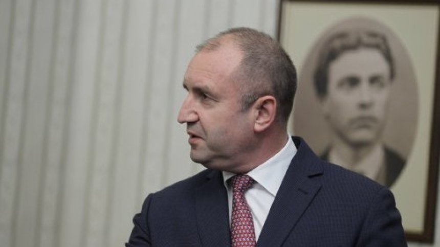 Президентът Радев връчва мандата на "Има такъв народ"