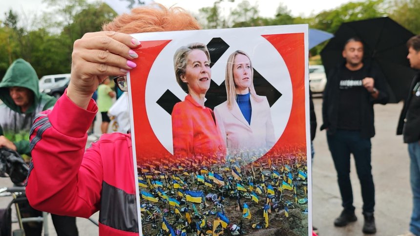 Симпатизанти на "Възраждане" се събират за протест срещу Урсула фон дер Лайен