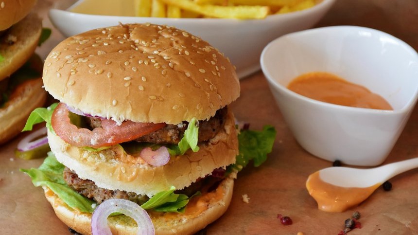 Учени откриха причините за честото преяждане