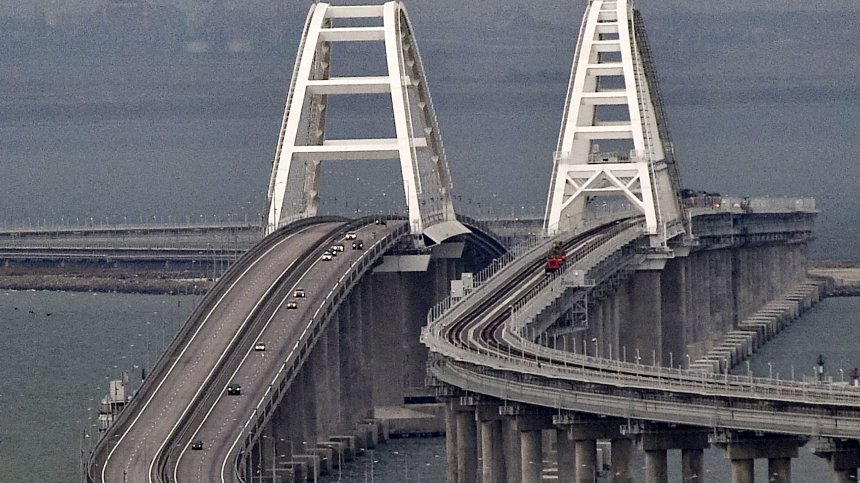 Атаки срещу Кримския мост принудително го затвориха за движение