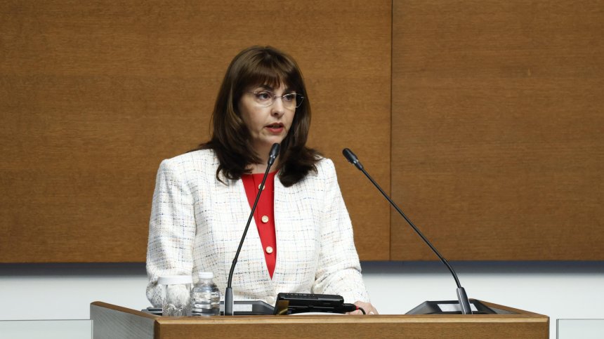 Управляващите обмислят коледни надбавки от 50 евро и по-висока минимална заплата
