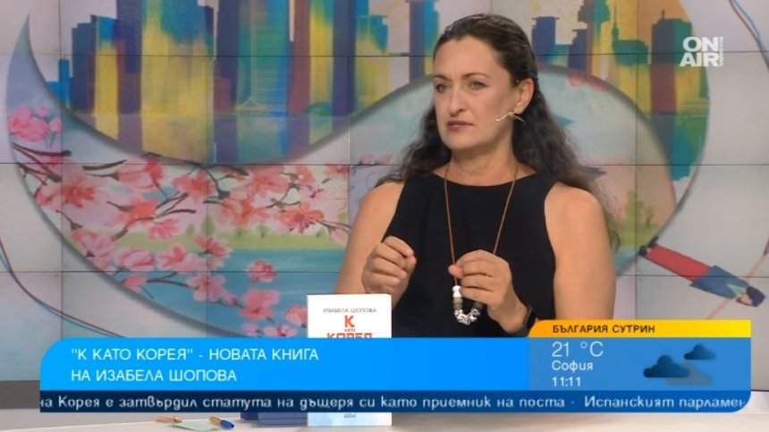 Кулинарно приключение в Корея - жив октопод опитва да избяга от устата на човек