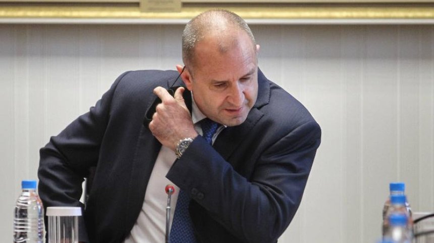 Кои са най-спряганите имена за служебния кабинет на Радев?