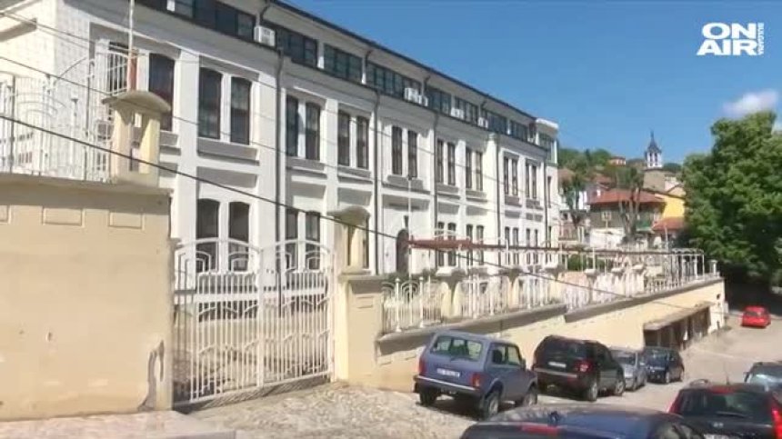 Издириха контактните на заразения абитуриент, 37 oт тях - под карантина