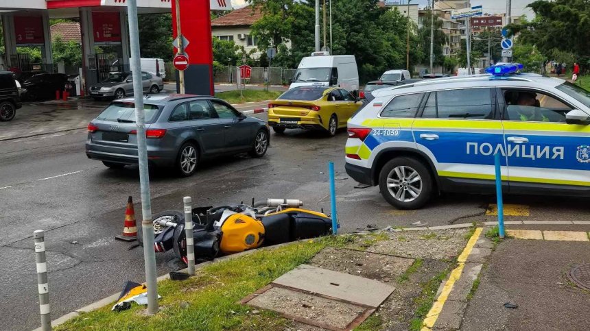 Тежък инцидент с моторист в София