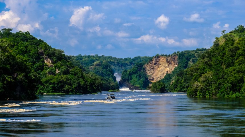 Хеликоптер се разби в баржа на река Мисисипи